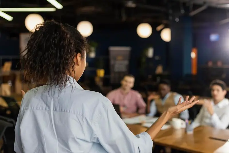 Back view of a woman in a franchise training lecture for franchisees.